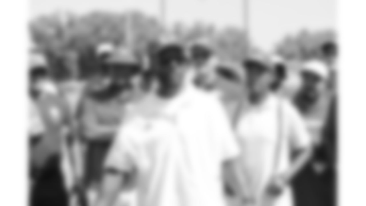 Former Chiefs player Dezman Moses from the Kansas City Ambassadors and Legends group speaks to players after day 6 of training camp practice on Monday, July 28, 2025.