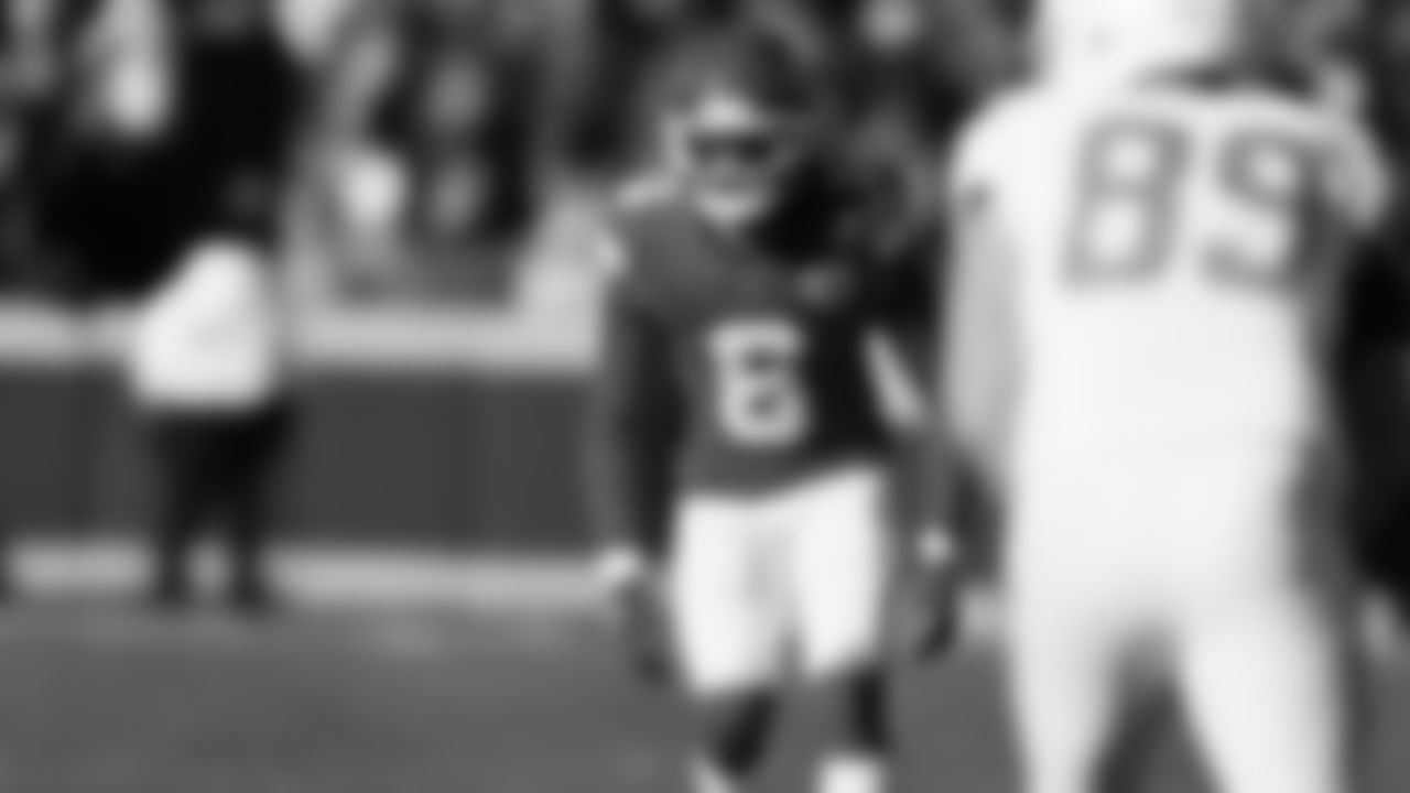 Kansas City Chiefs safety Bryan Cook (6) in position during an NFL week 15 matchup against the Los Angeles Chargers, Sunday December 14, 2025.