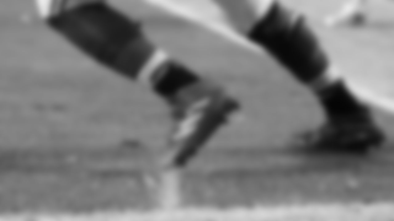 A Kansas City Chiefs player warms up prior to a week 8 NFL Football game against the Washington Commanders on Monday, October 27, 2025 in Kansas City, MO.