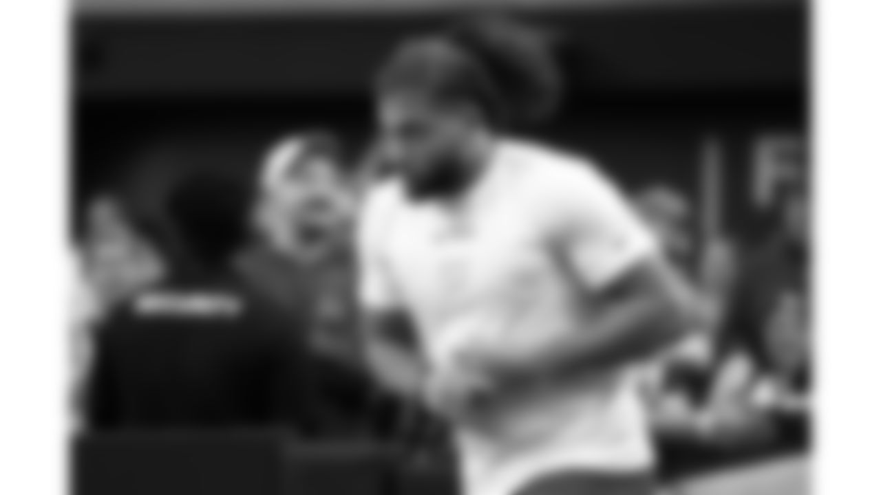 Kansas City Chiefs defensive end Ashton Gillotte (97) enters the field prior to a week 18 game against the Las Vegas Raiders on Sunday, January 3, 2026.