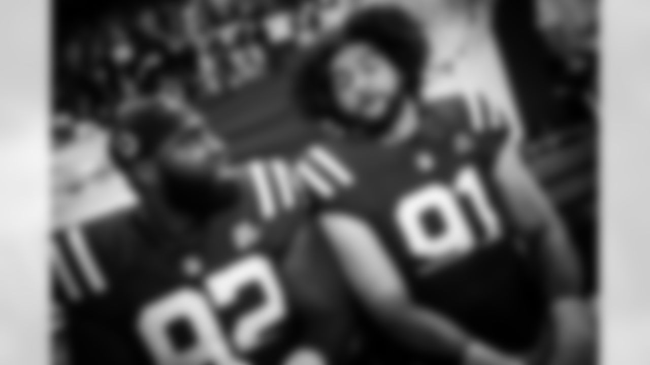 DT Neville Gallimore #92 and DE JT Tuimoloau #91