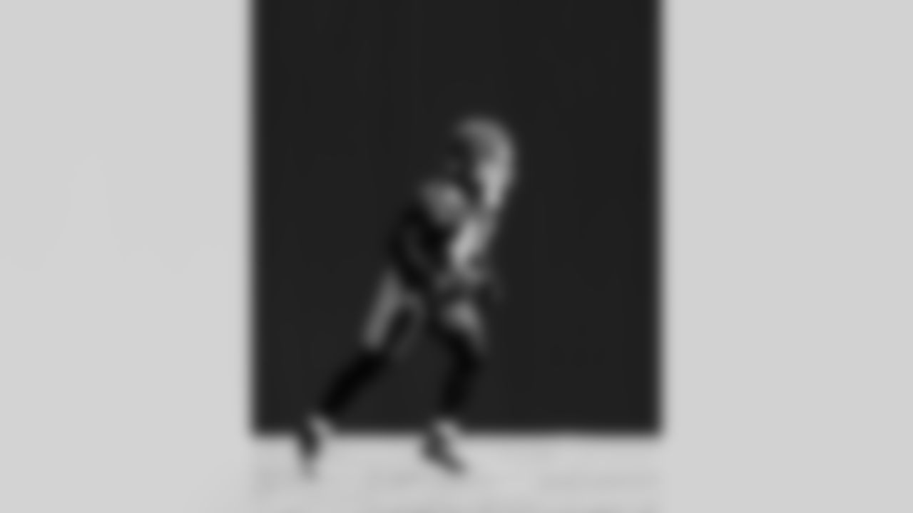 LB Zaire Franklin #44