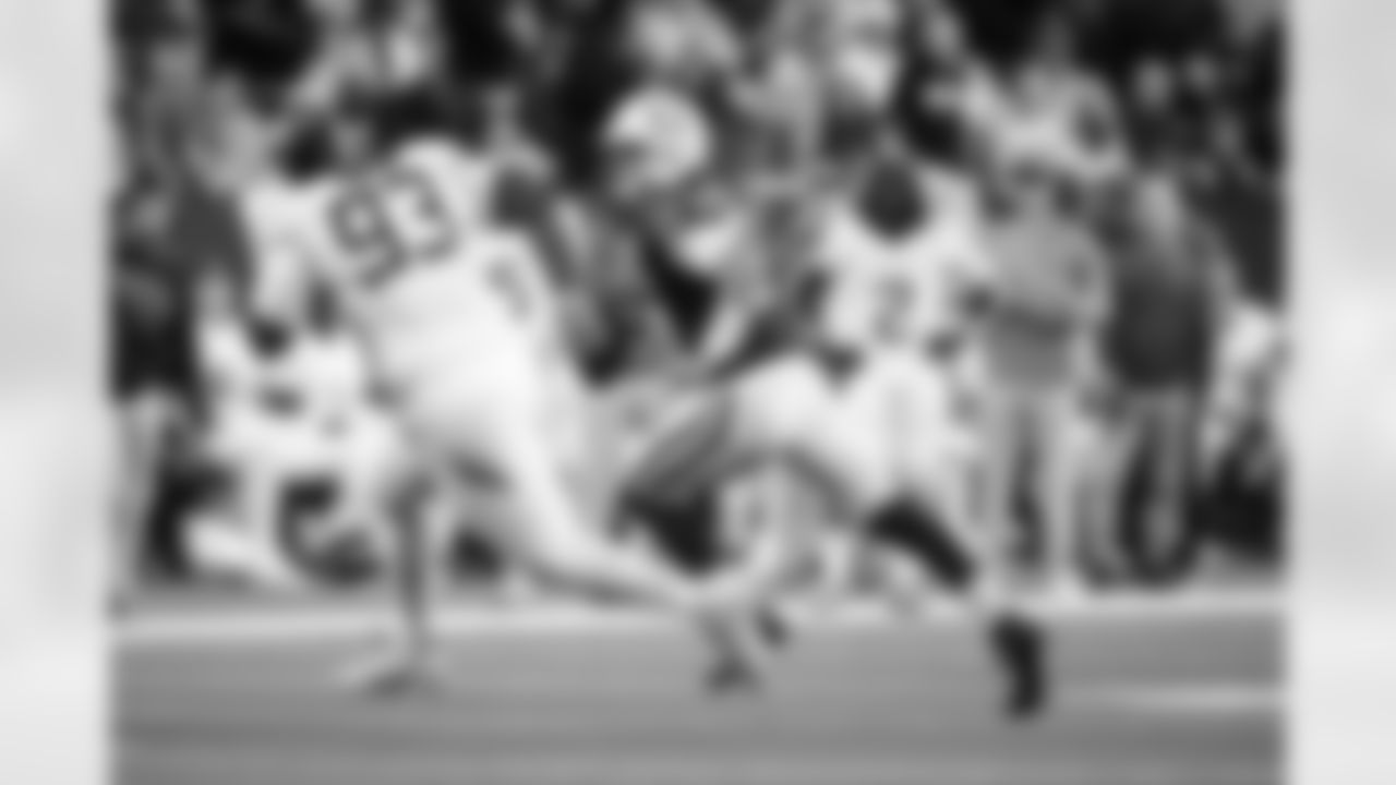 QB Daniel Jones #17