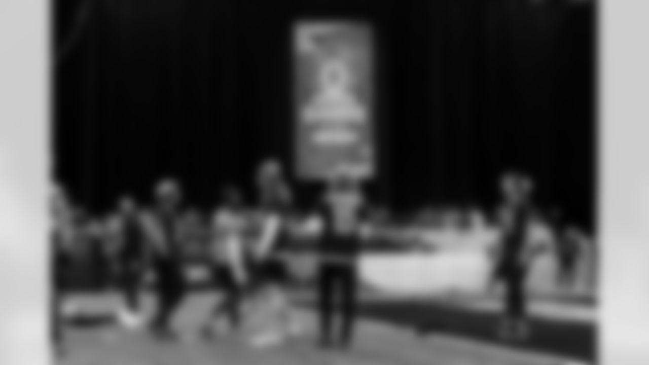 RB Jonathan Taylor #28 and TE Tyler Warren #84