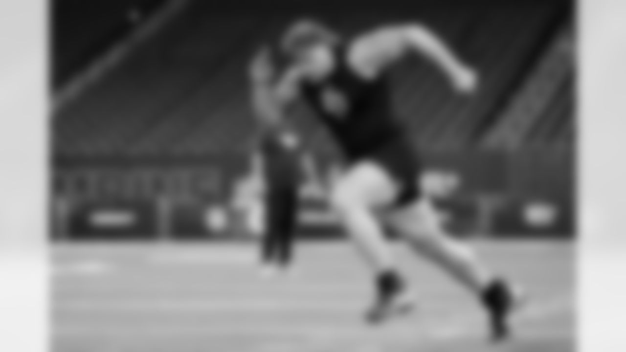 Iowa offensive lineman Gennings Dunker (20) participates in a drill during the 2026 NFL Scouting Combine on Sunday, March 1, 2026 in Indianapolis, Indiana. (Lauren Leigh Bacho/NFL)