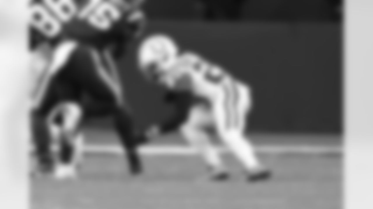 23 CB Kenny Moore II