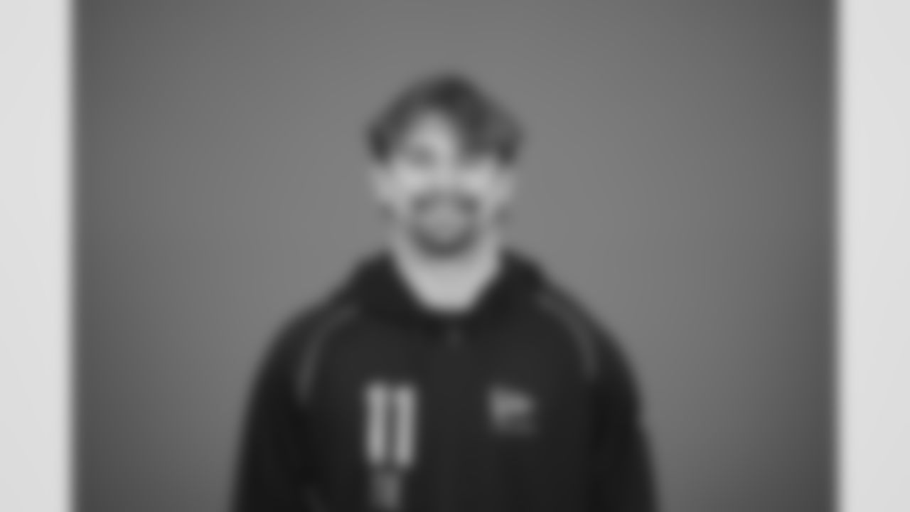 Oklahoma tight end Jaren Kanak (11) poses for a portrait at the NFL football scouting combine in Indianapolis, Wednesday, Feb. 25, 2026 (AJ Mast/AP Content Services for the NFL)