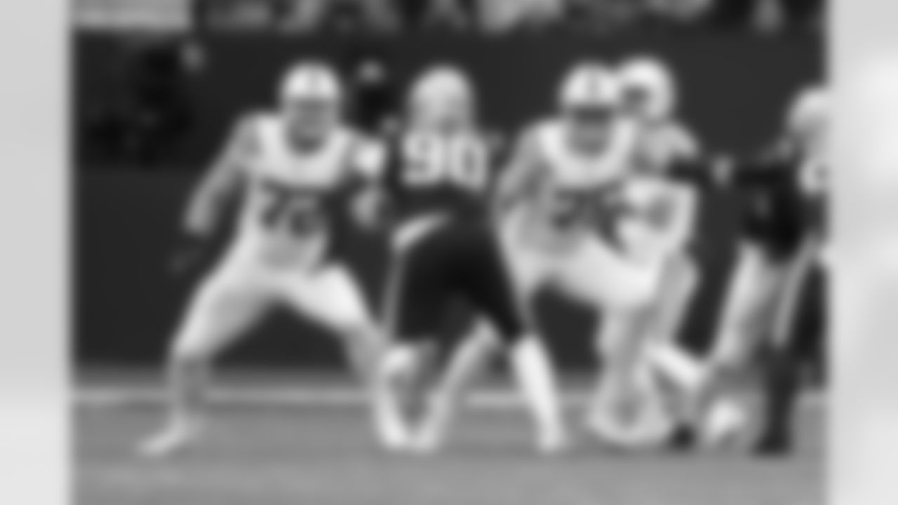 72 T Braden Smith, 75 G Will Fries