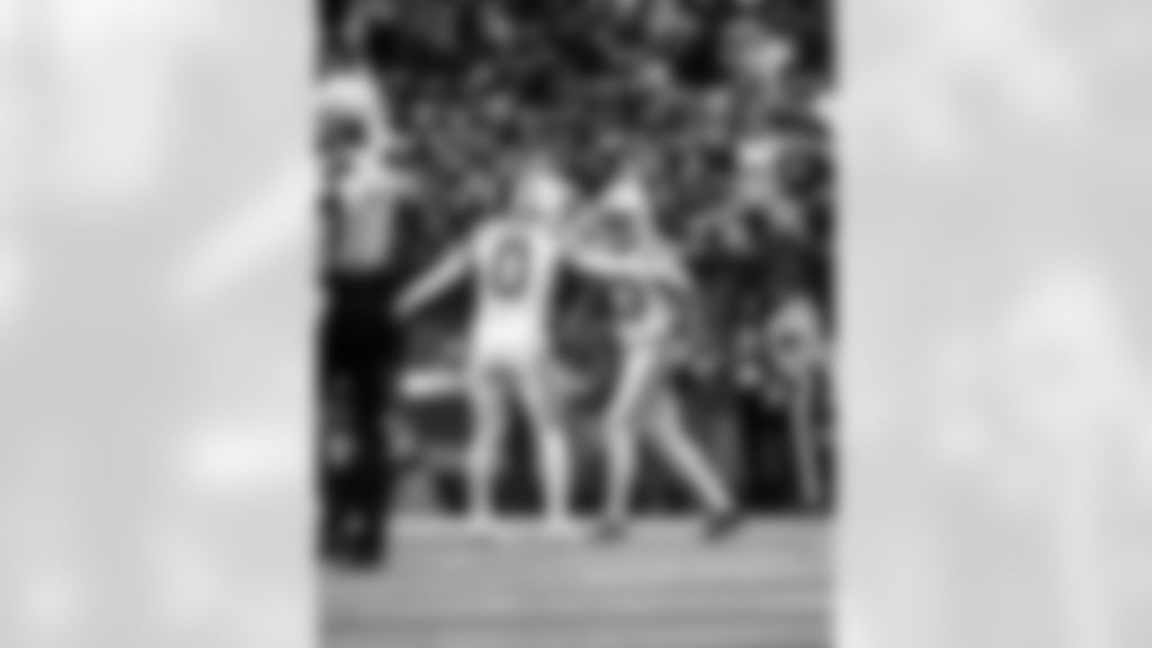 S Camryn Bynum #0 and CB Cameron Mitchell #43