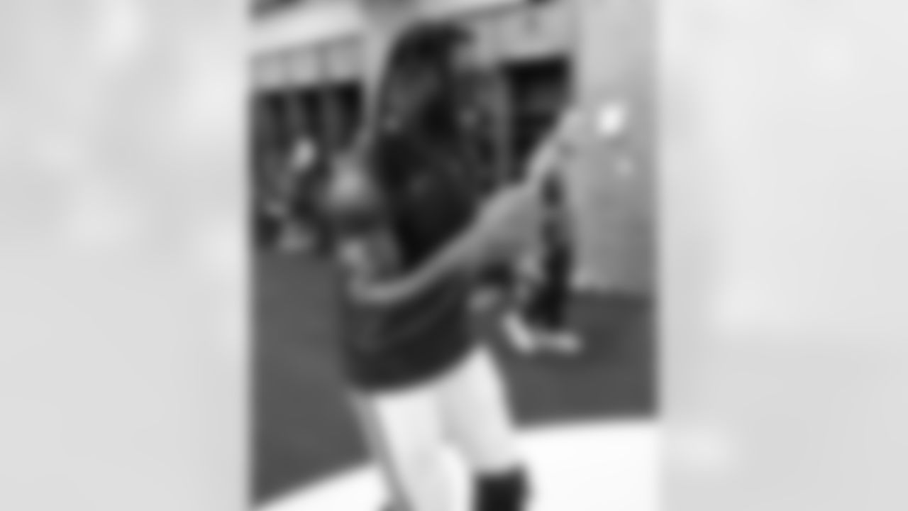 TE Mo Alie-Cox #81