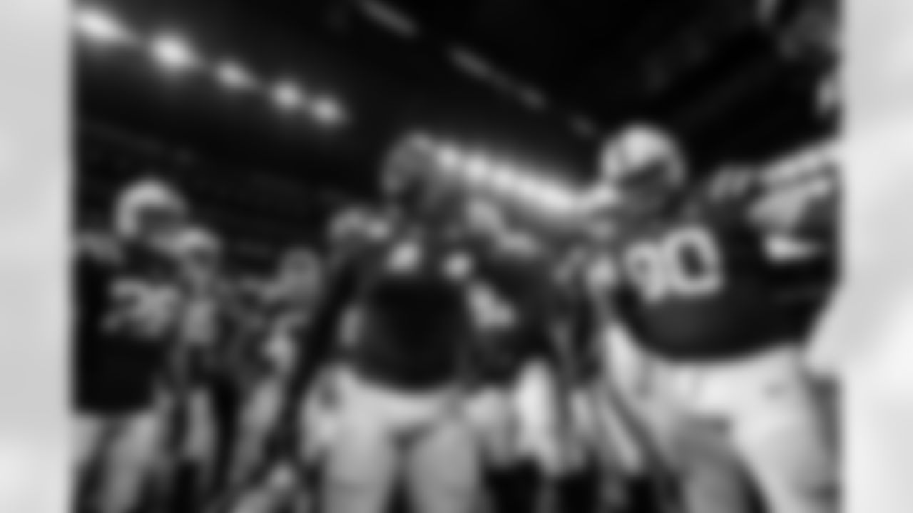 LB Zaire Franklin #44