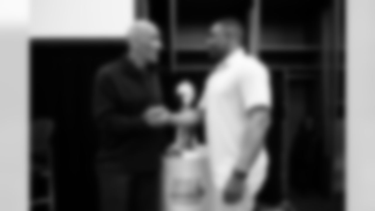 Tony Dungy and Brian Bratton Offensive Quality Control – Wide Receivers