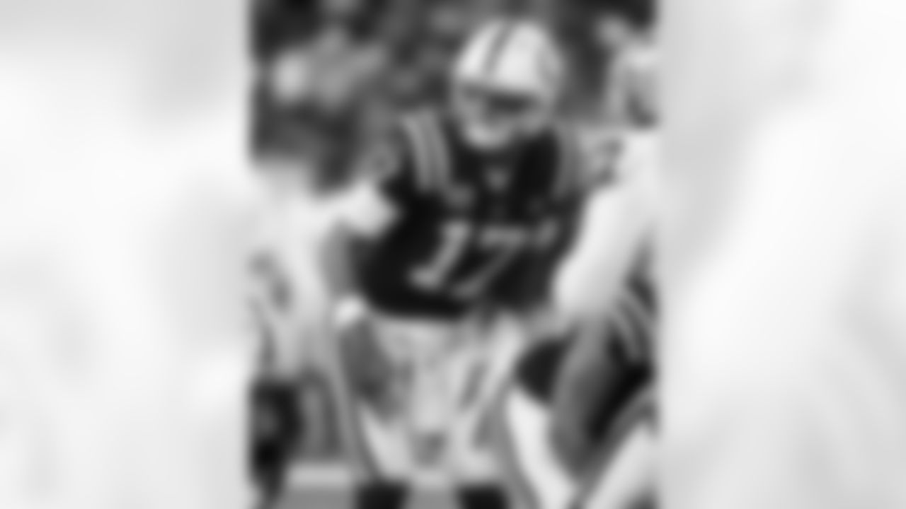QB Daniel Jones #17