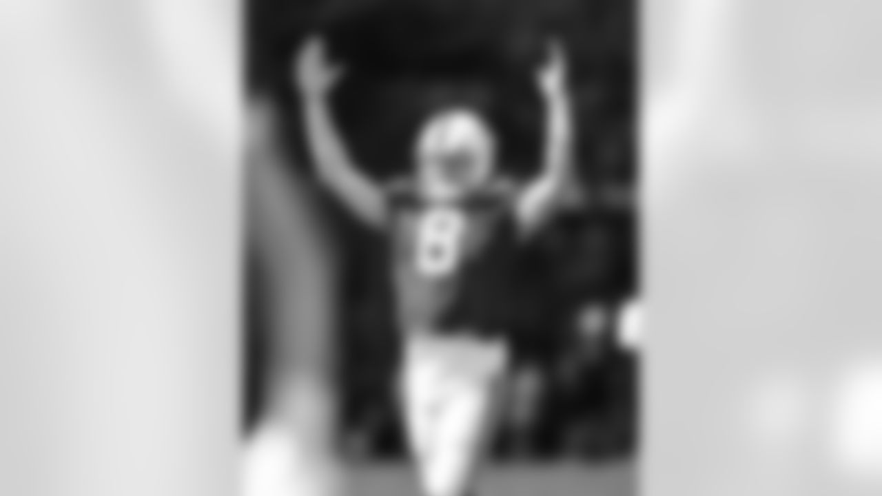 QB/WR Jason Bean #8