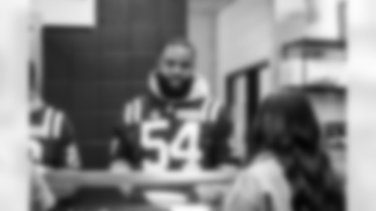 LB Anthony Walker #54