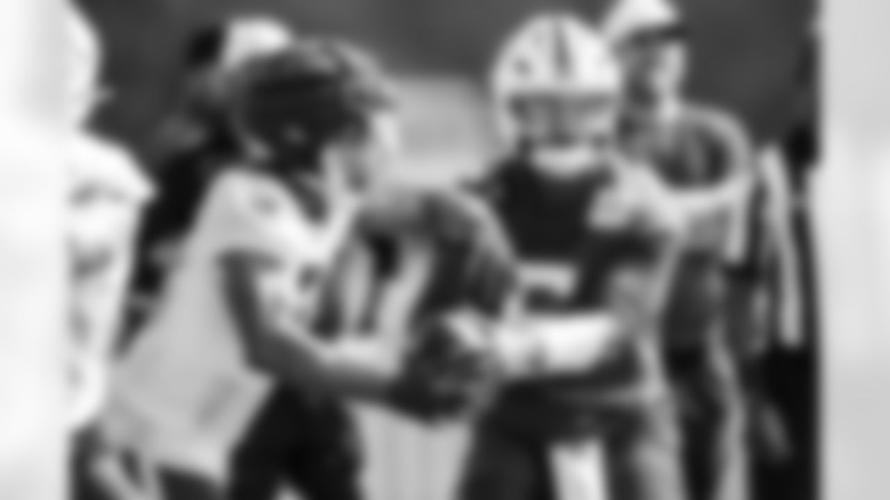 RB Jonathan Taylor #28 and QB Anthony Richardson #5