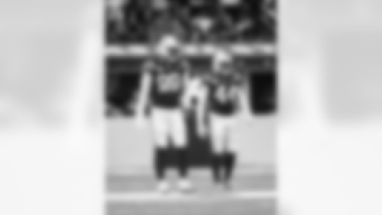 G Tanor Bortolini #60 and LB Zaire Franklin #44