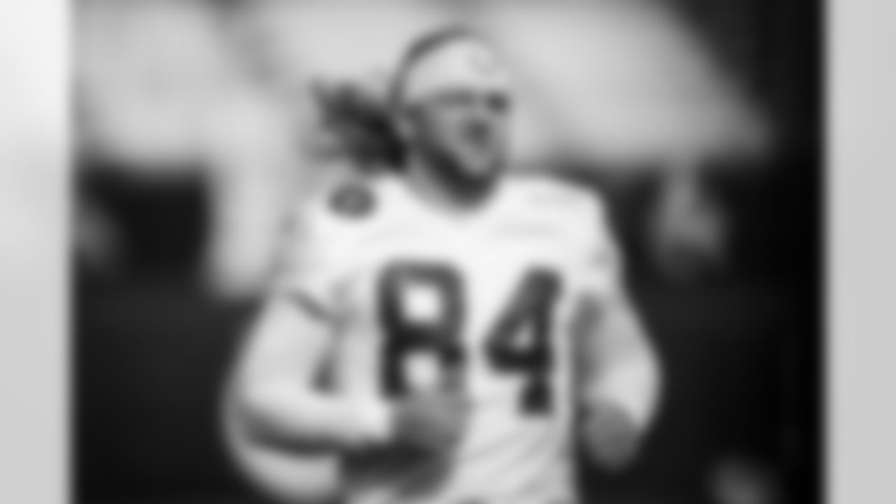 TE Tyler Warren #84