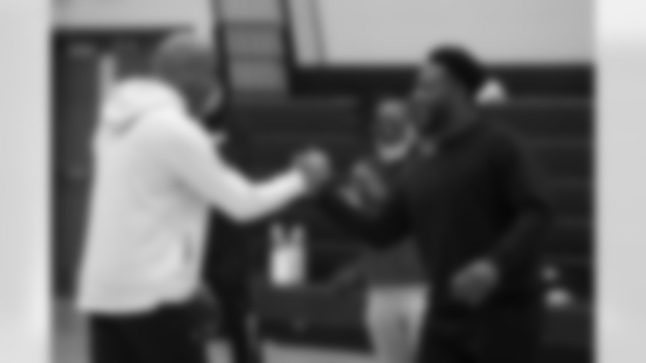 Former NFL defensive back Bobby Taylor shakes hands with Colts linebacker Zaire Franklin during a GENYOUth clinic on Tuesday, Feb. 24, 2026, at Fall Creek Valley Middle School in Indianapolis. (Jerod Ringwald/AP Content Services for the NFL)