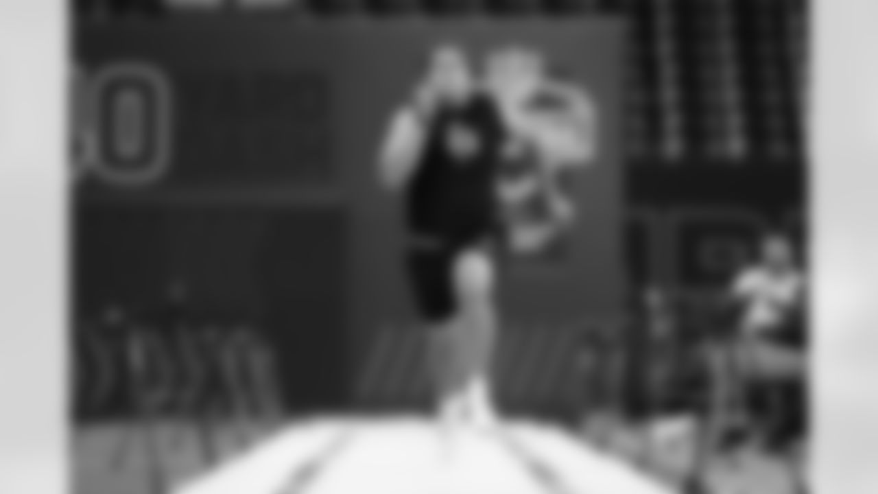 Utah offensive lineman Caleb Lomu (33) runs the 40-yard dash during the 2026 NFL Scouting Combine on Sunday, March 1, 2026 in Indianapolis, Indiana. (Cooper Neill/NFL)