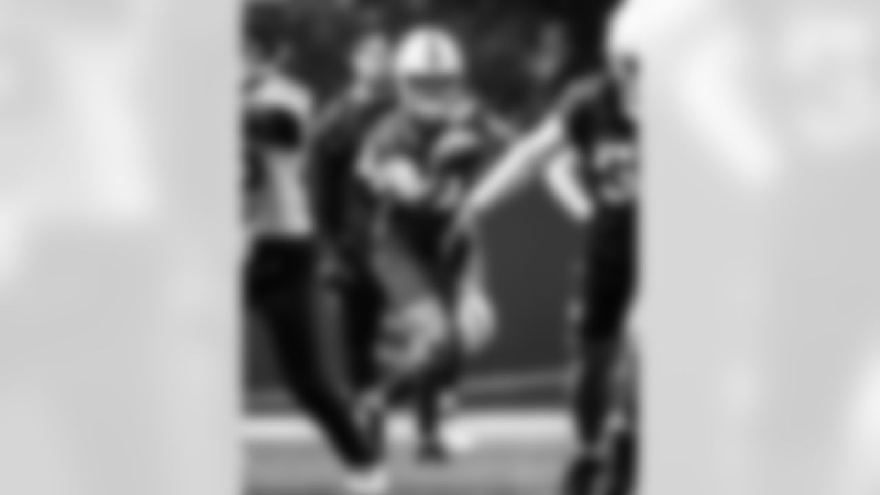 LB Joe Bachie #48 and P Rigoberto Sanchez #8