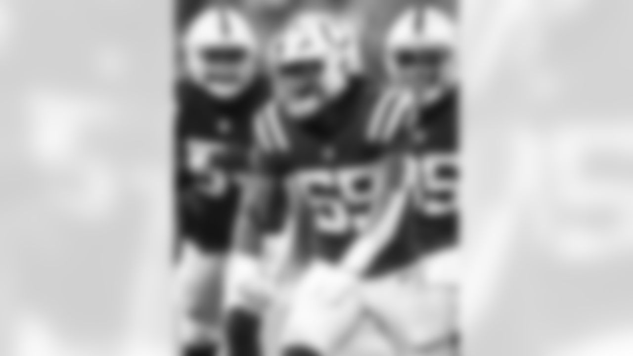 DE Isaiah Land #55