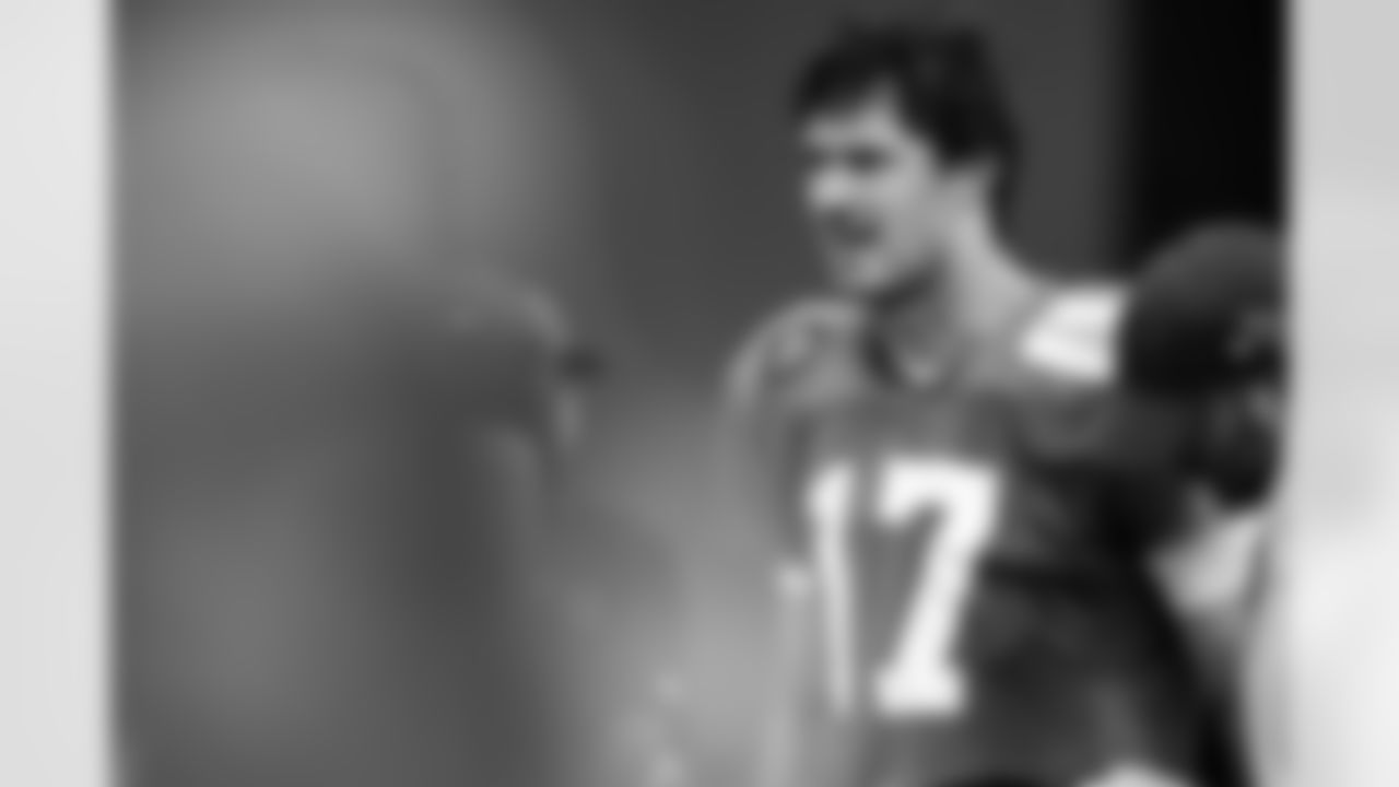 QB Daniel Jones #17