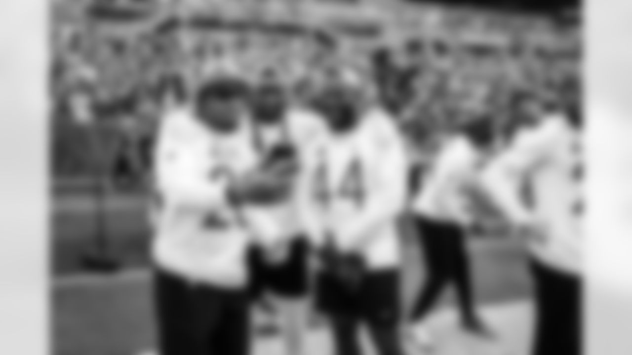 RB Jonathan Taylor #28 and LB Zaire Franklin #44