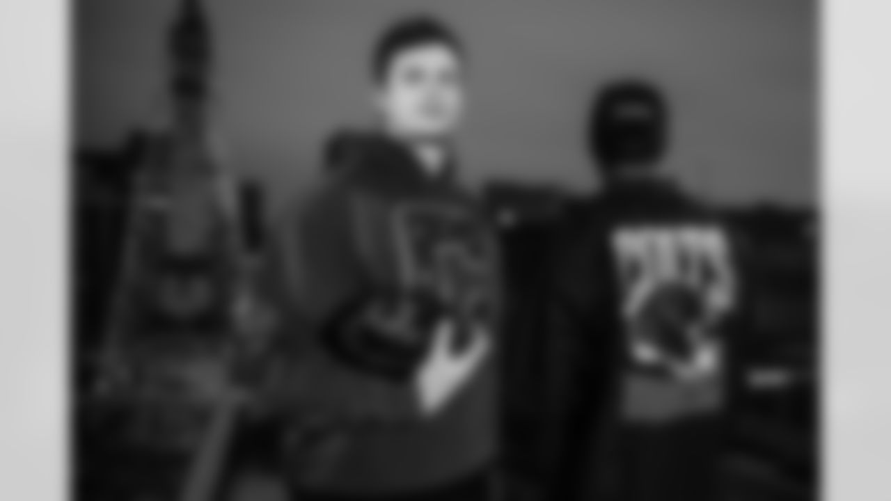 86 TE Will Mallory, 40 CB Jaylon Jones