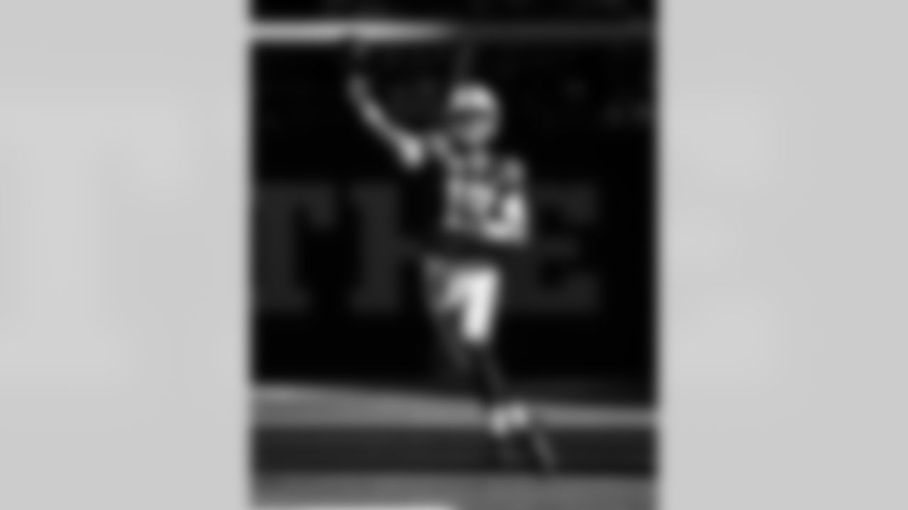 QB Daniel Jones #17