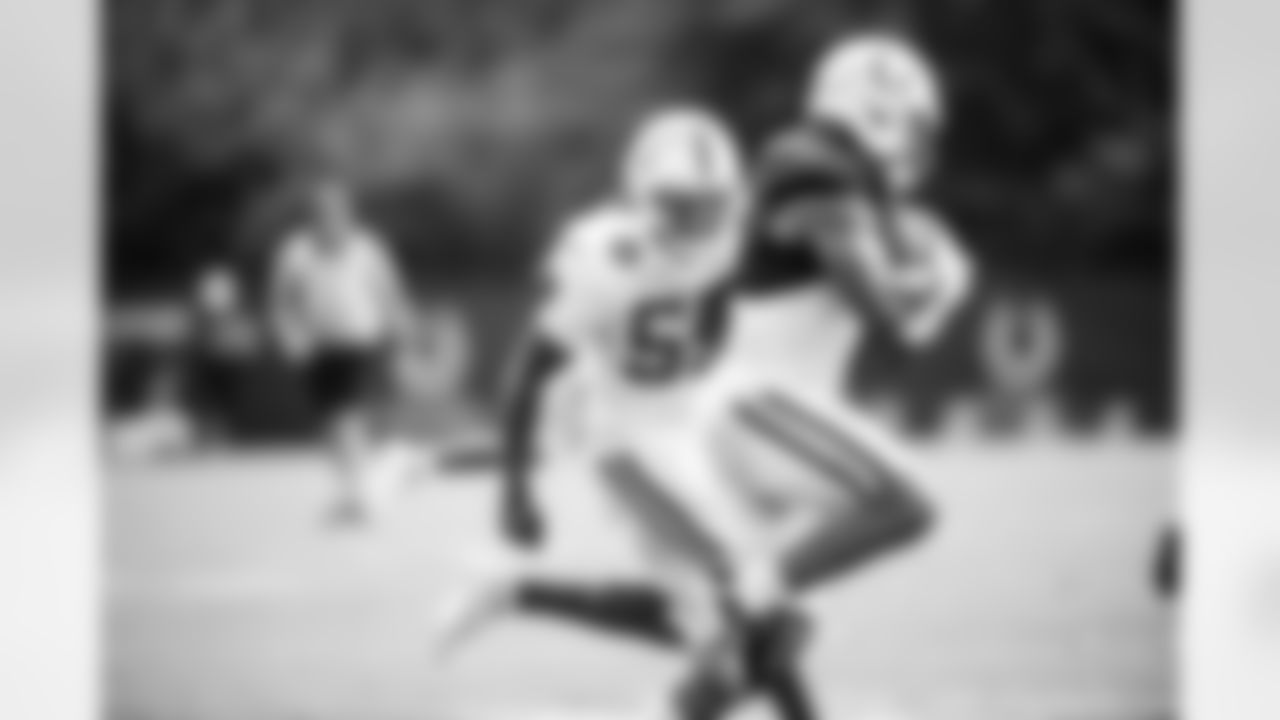 LB Solomon DeShields #53