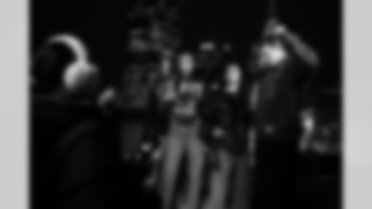 CB Jaylon Jones #40 and TE Will Mallory #86