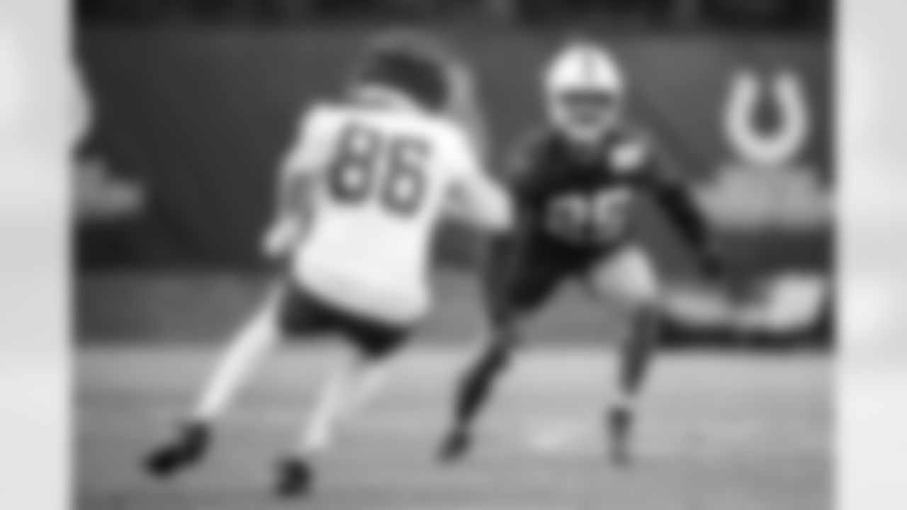 TE Will Mallory #86 and S Rodney Thomas II #25