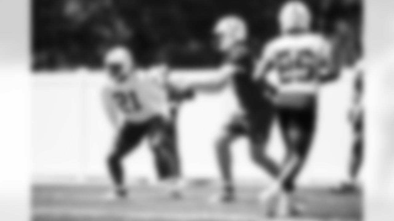 RBDJ Giddens#21 and QBRiley Leonard#15