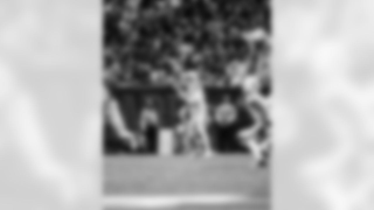 QB Riley Leonard #15