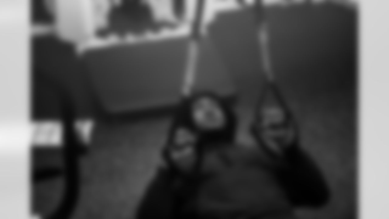 LB Jaylon Carlies #57