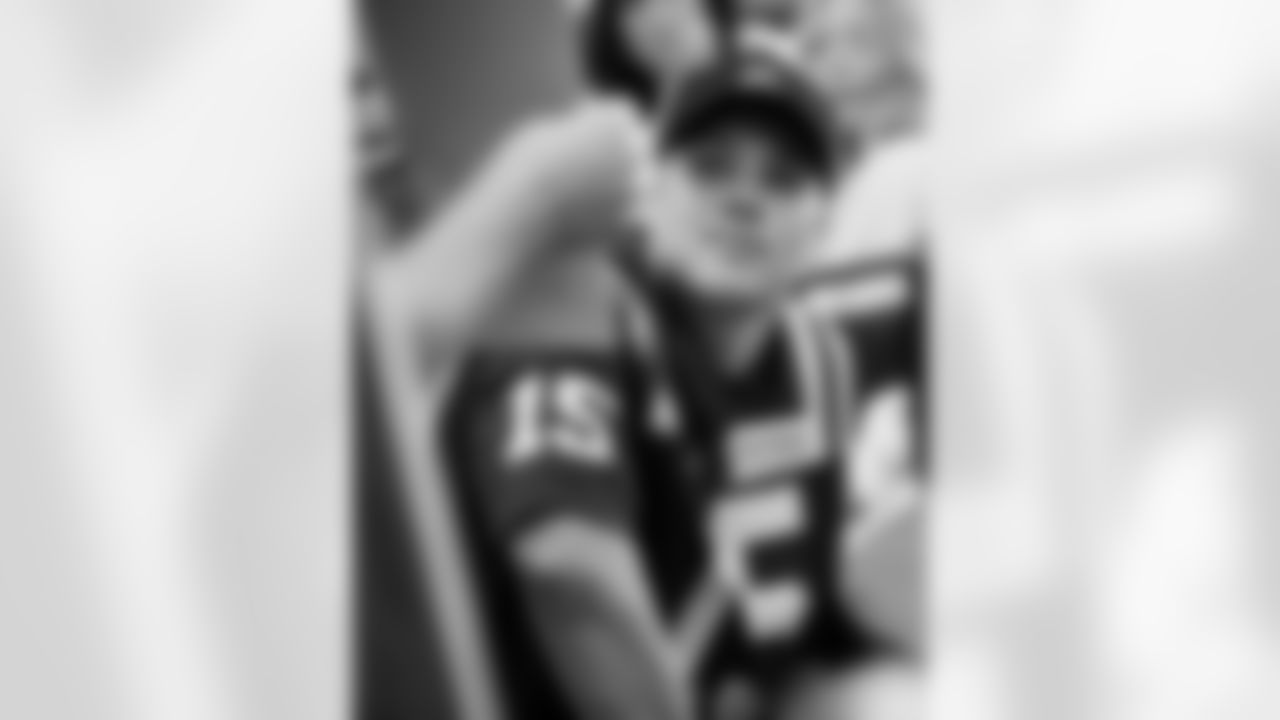 QB Riley Leonard #15