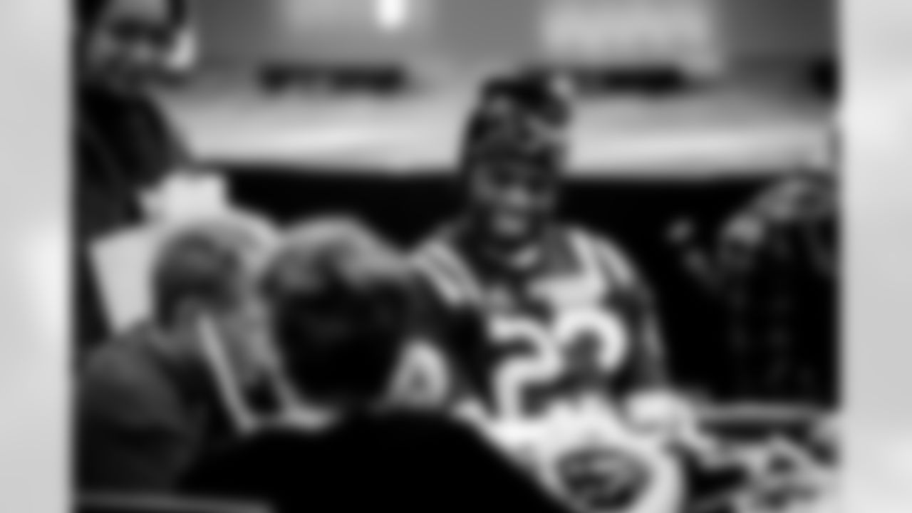 CB Kenny Moore II #23