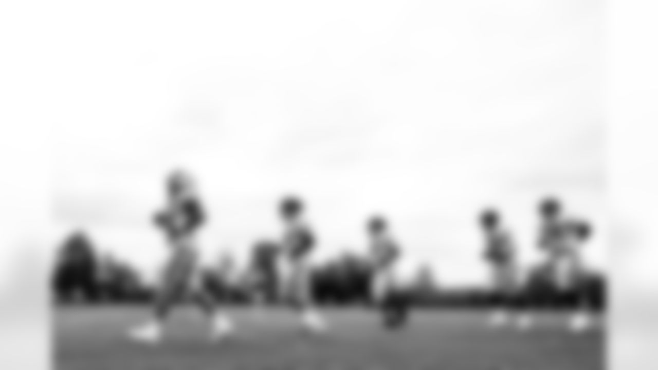 T Luke Tenuta #67, G Quenton Nelson #56 and T Jalen Travis #75