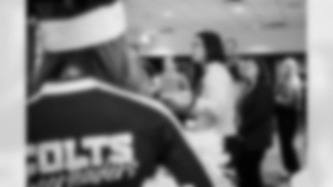 2025_1202_PMCH_Caroling_98280