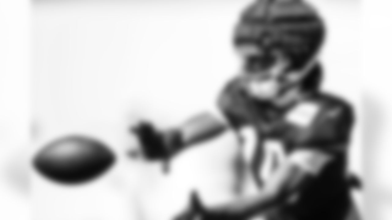 WR Adonai Mitchell #10