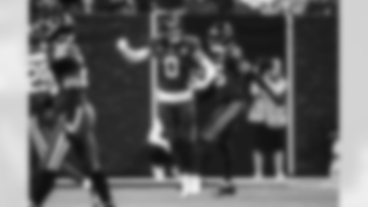 S Camryn Bynum #0 and CB Jonathan Edwards #35