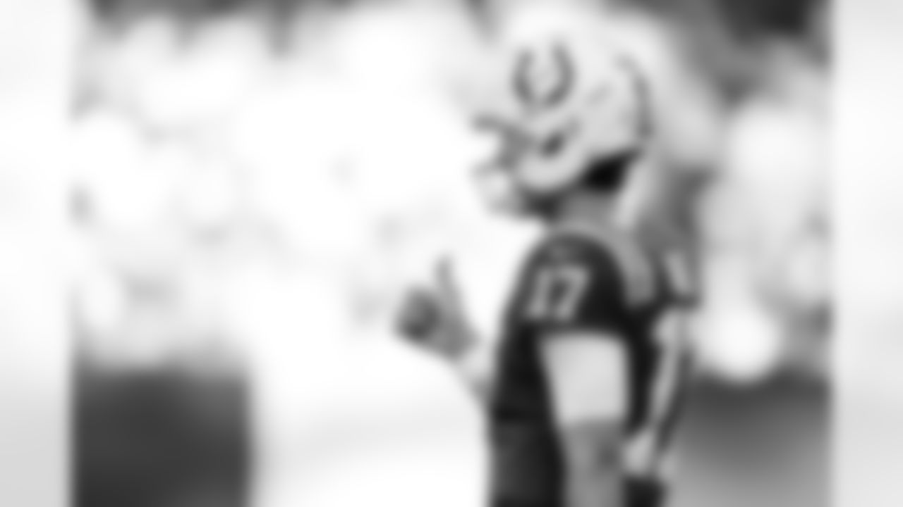 QB Daniel Jones #17