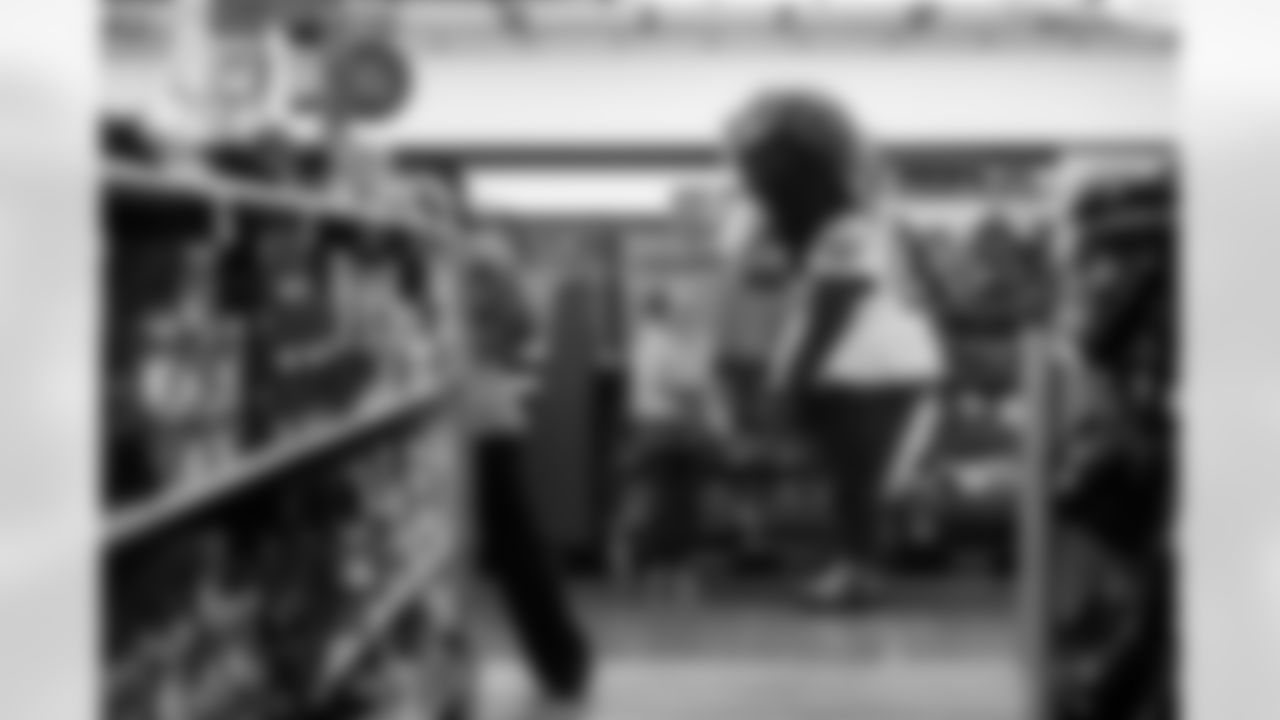 2025_1209_Shop_with_a_Colt_109987