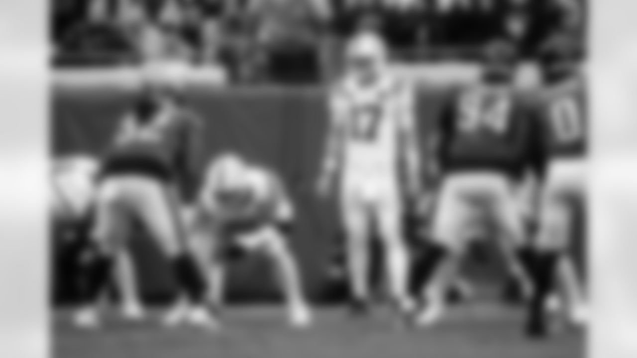 C Tanor Bortolini #60 and QB Daniel Jones #17