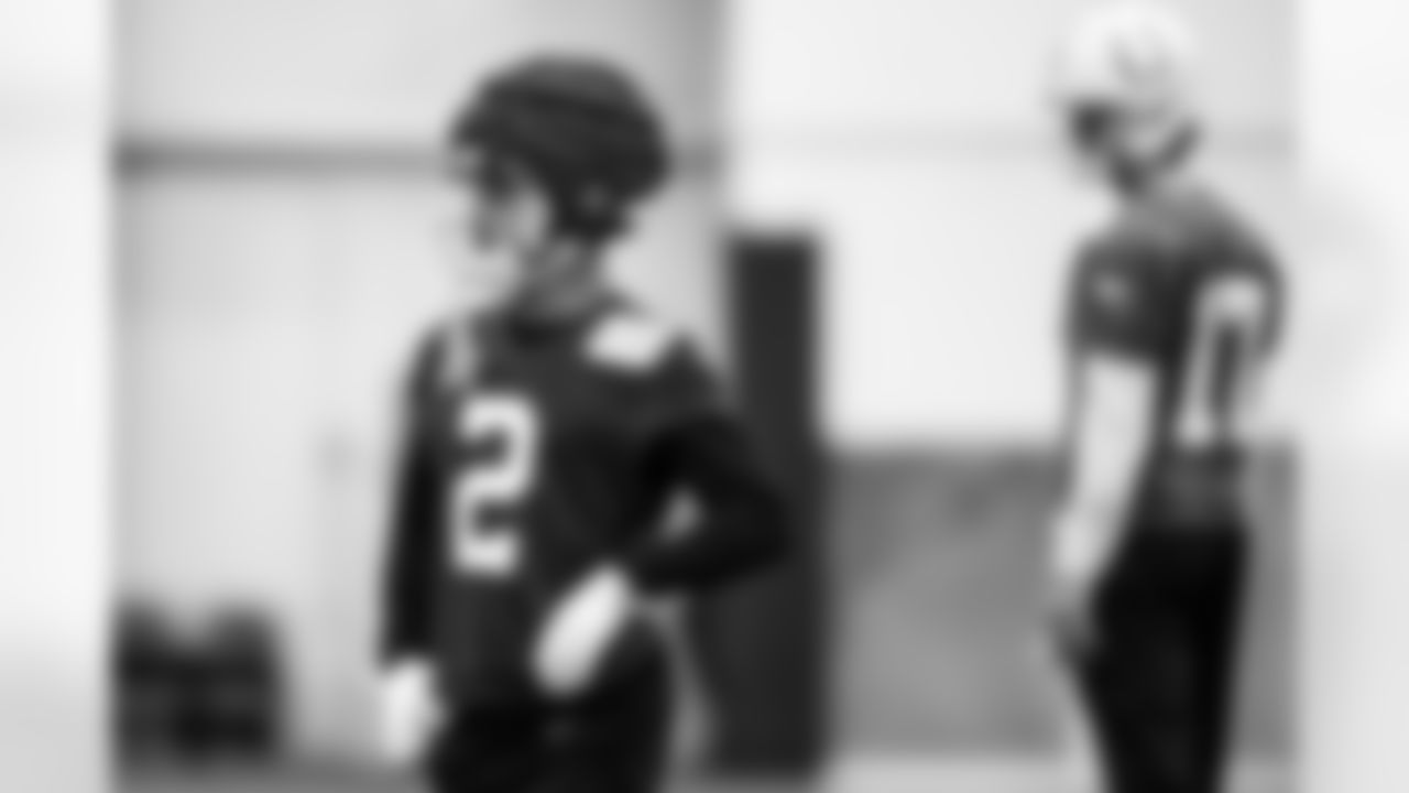 WR Josh Downs #2 and QB Daniel Jones #17