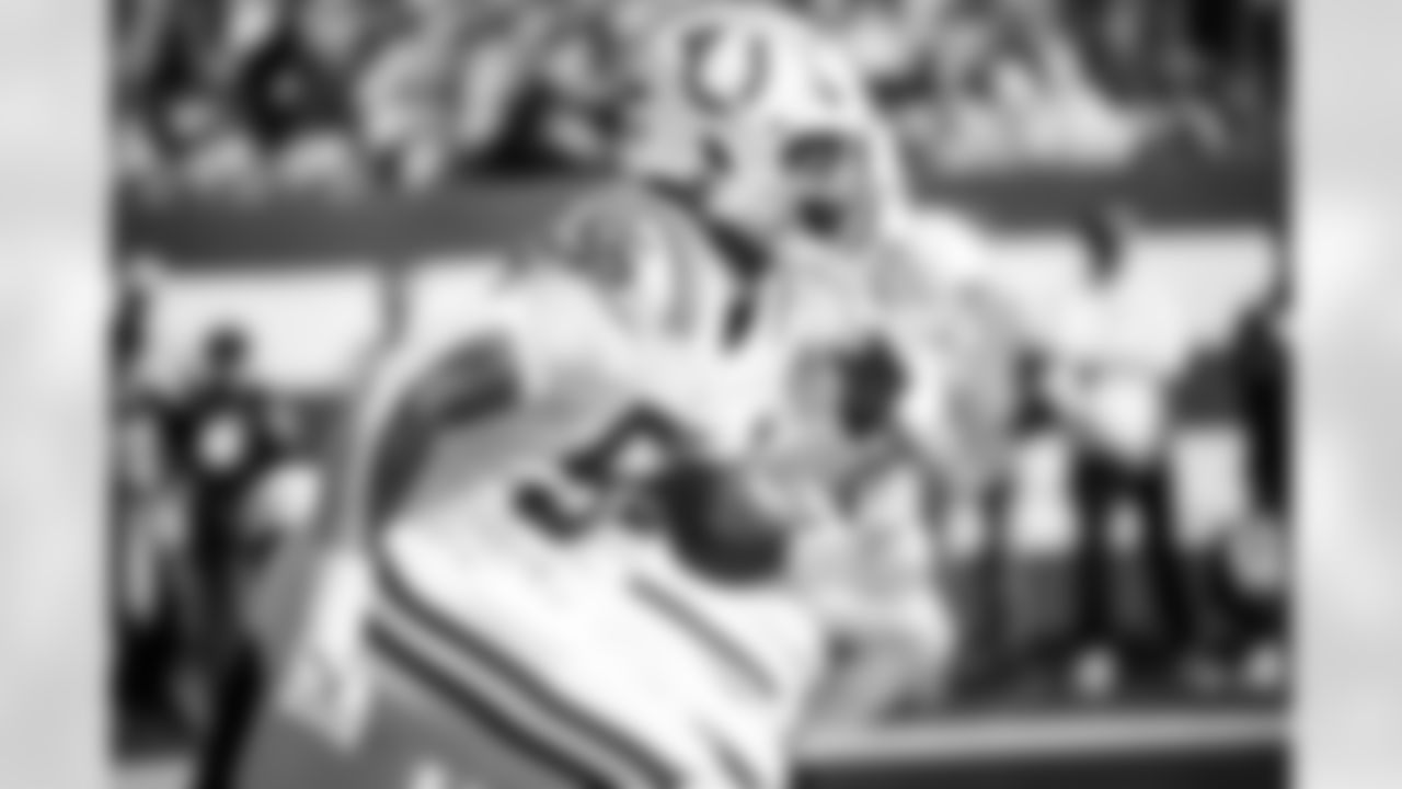 DE Isaiah Land #55