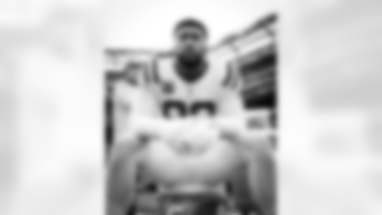 Joe Hastings Assistant Special Teams and DT DeForest Buckner #99