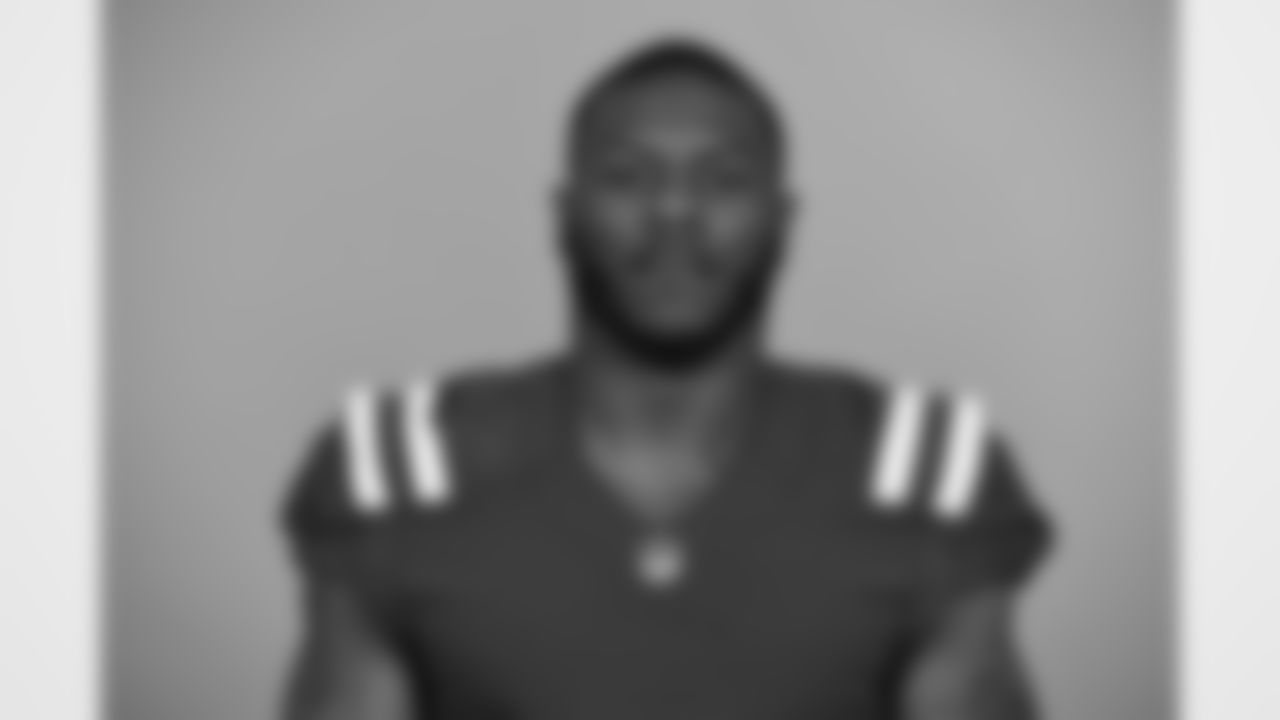 LB Zaire Franklin #44