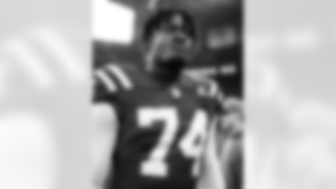 DE Durell Nchami #74